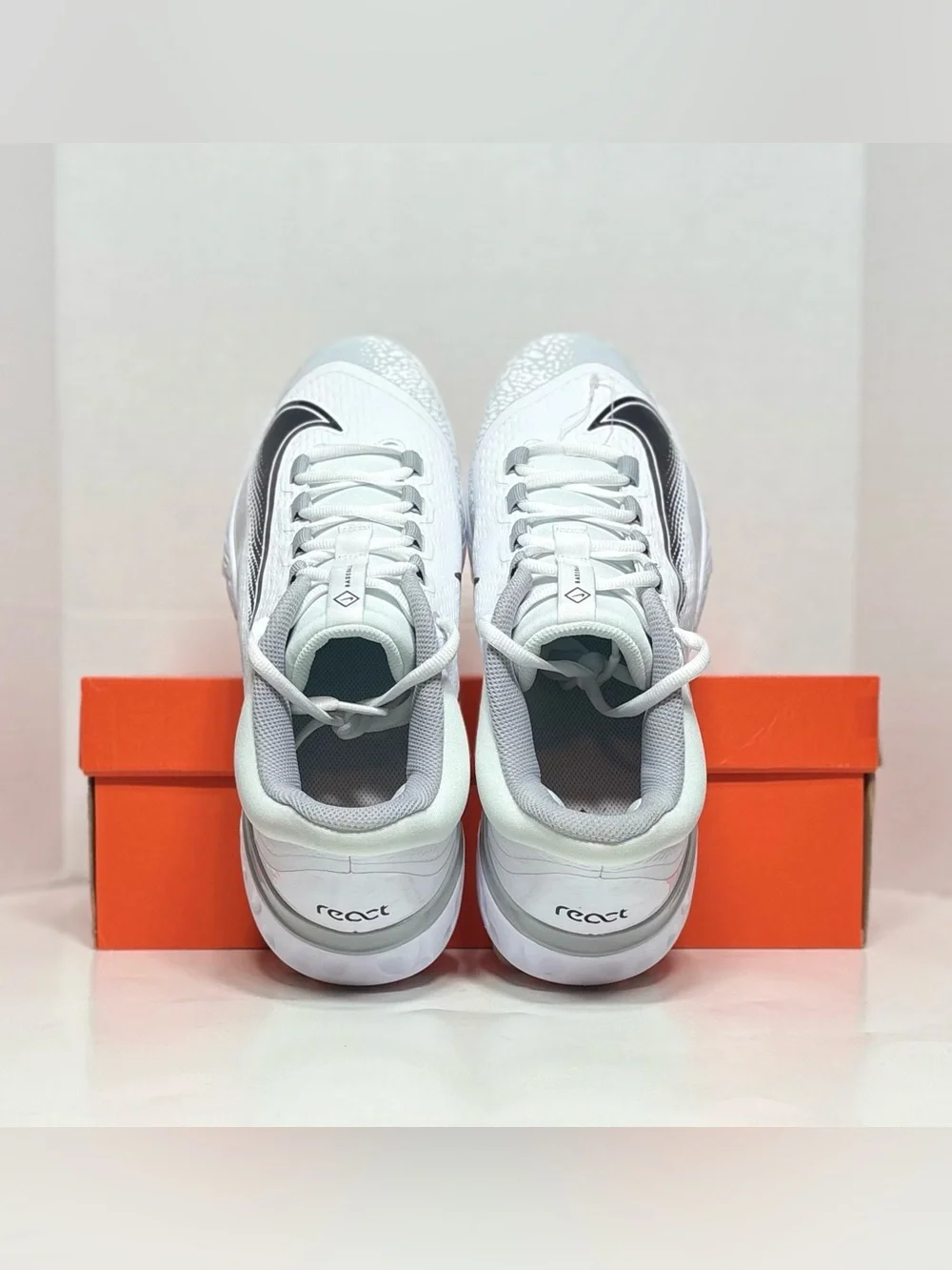 Size 11 Men’s Nike Alpha Huarache Elite 4 Low white Baseball Cleats FD6255-100